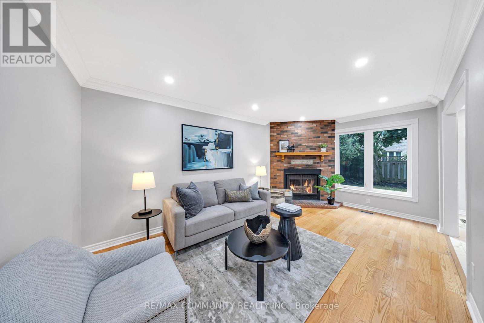 Photo 17 of 71 Nightstar Drive, Richmond Hill ON