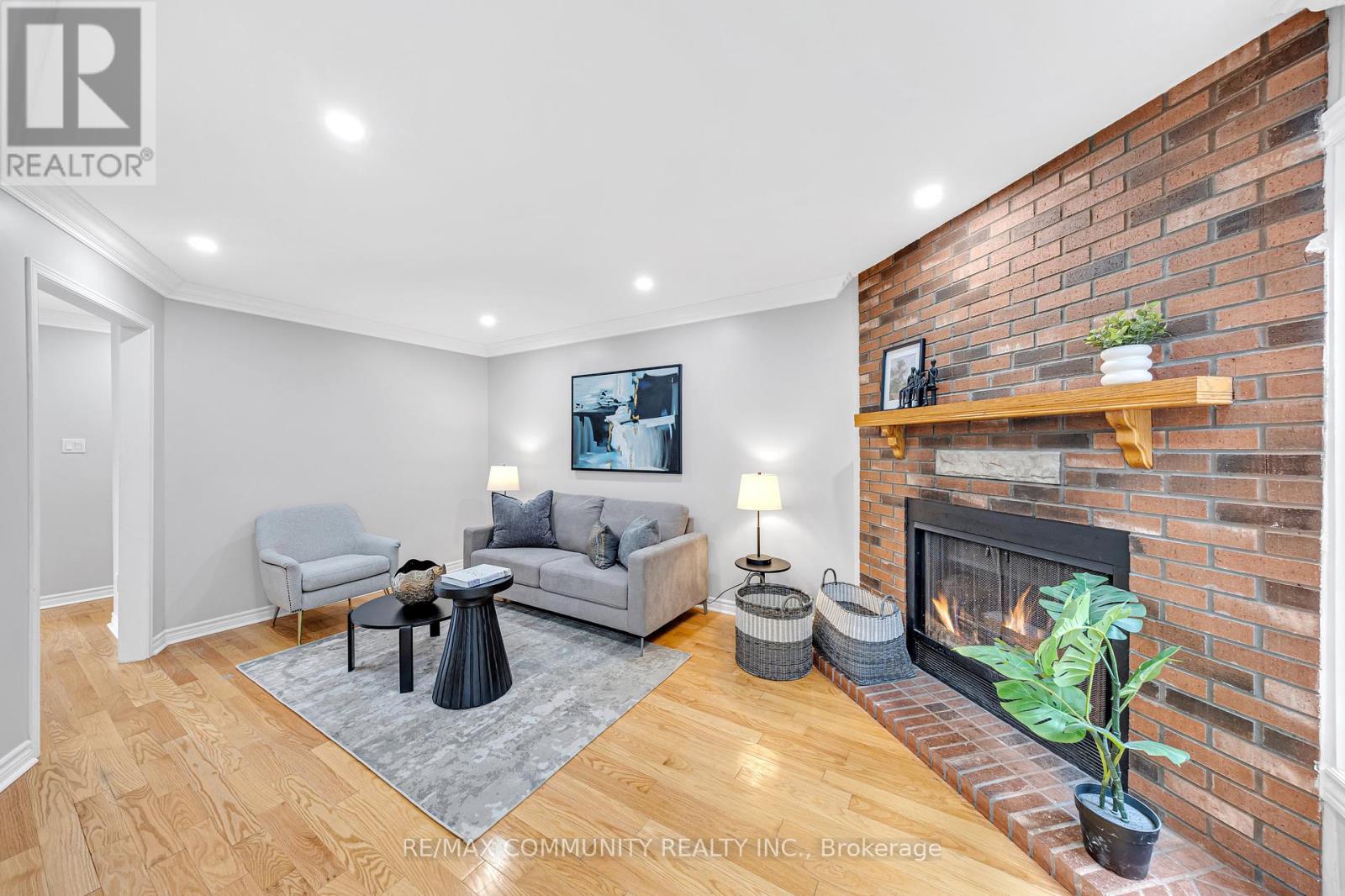 Photo 18 of 71 Nightstar Drive, Richmond Hill ON