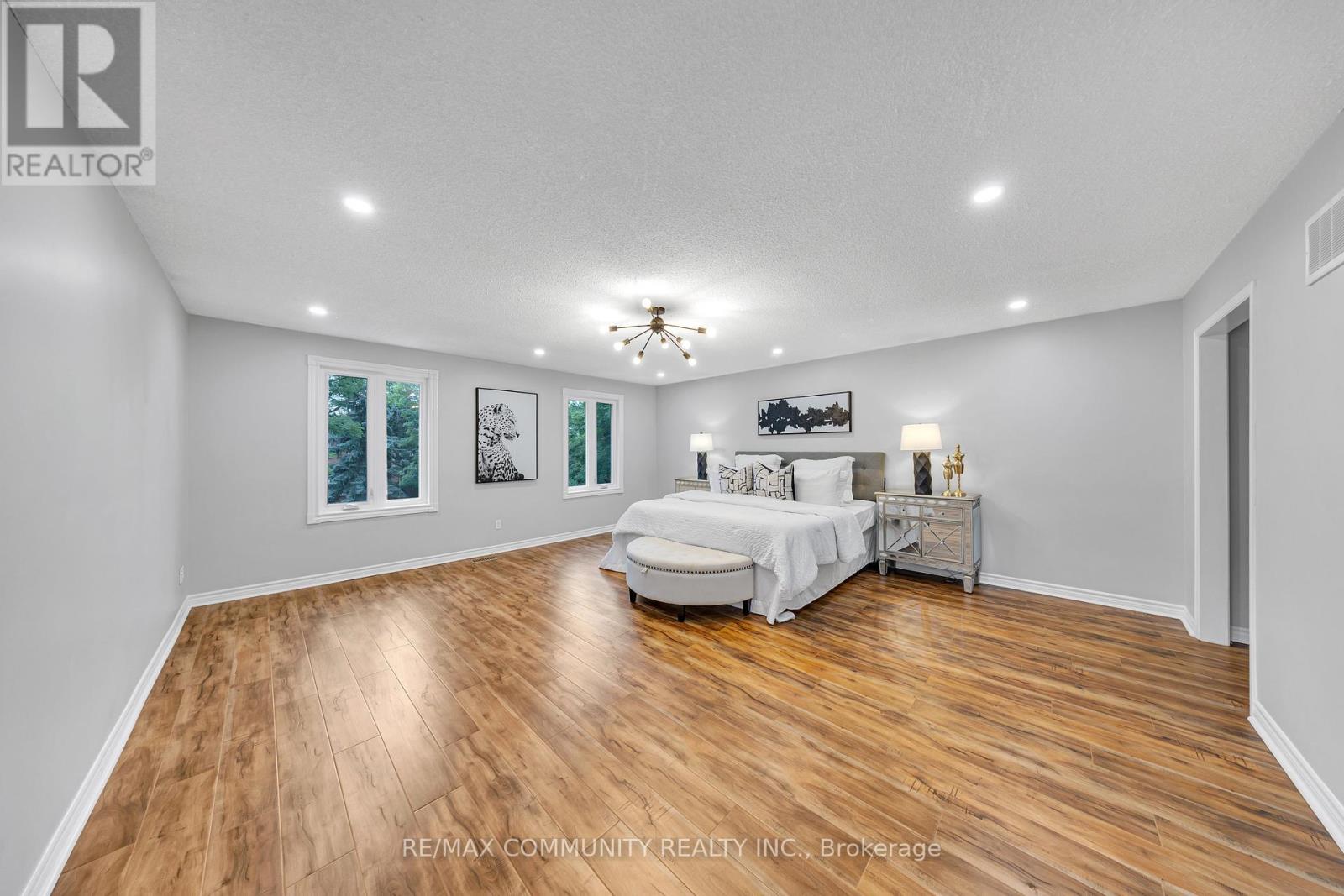 Photo 2 of 71 Nightstar Drive, Richmond Hill ON
