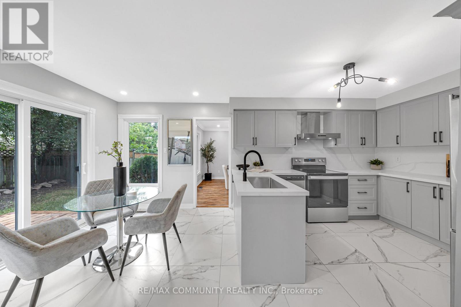 Photo 20 of 71 Nightstar Drive, Richmond Hill ON