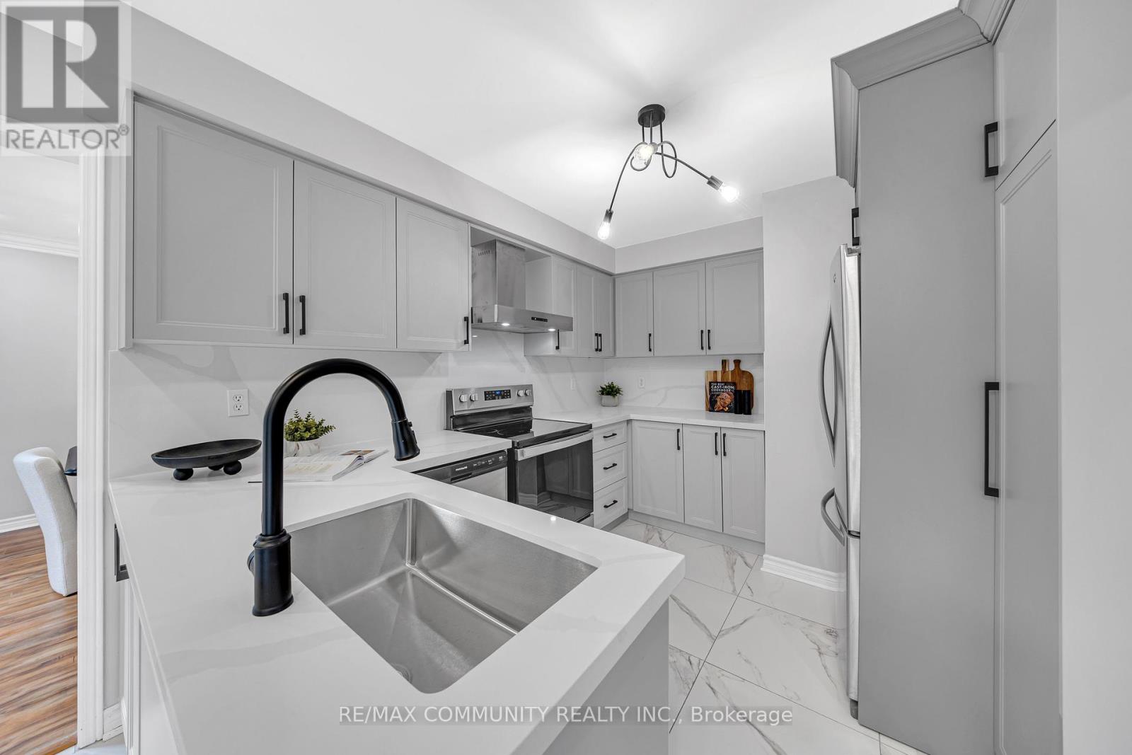 Photo 21 of 71 Nightstar Drive, Richmond Hill ON