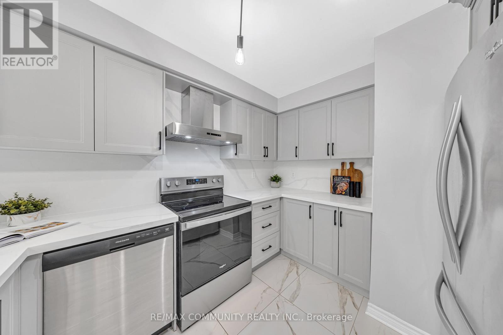Photo 22 of 71 Nightstar Drive, Richmond Hill ON