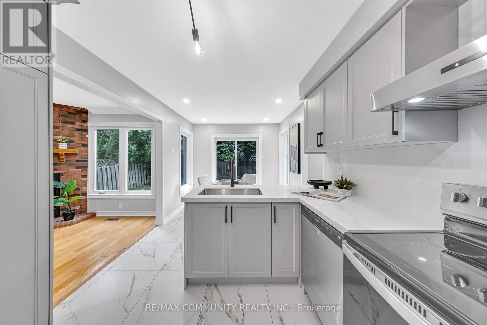 Photo 23 of 71 Nightstar Drive, Richmond Hill ON