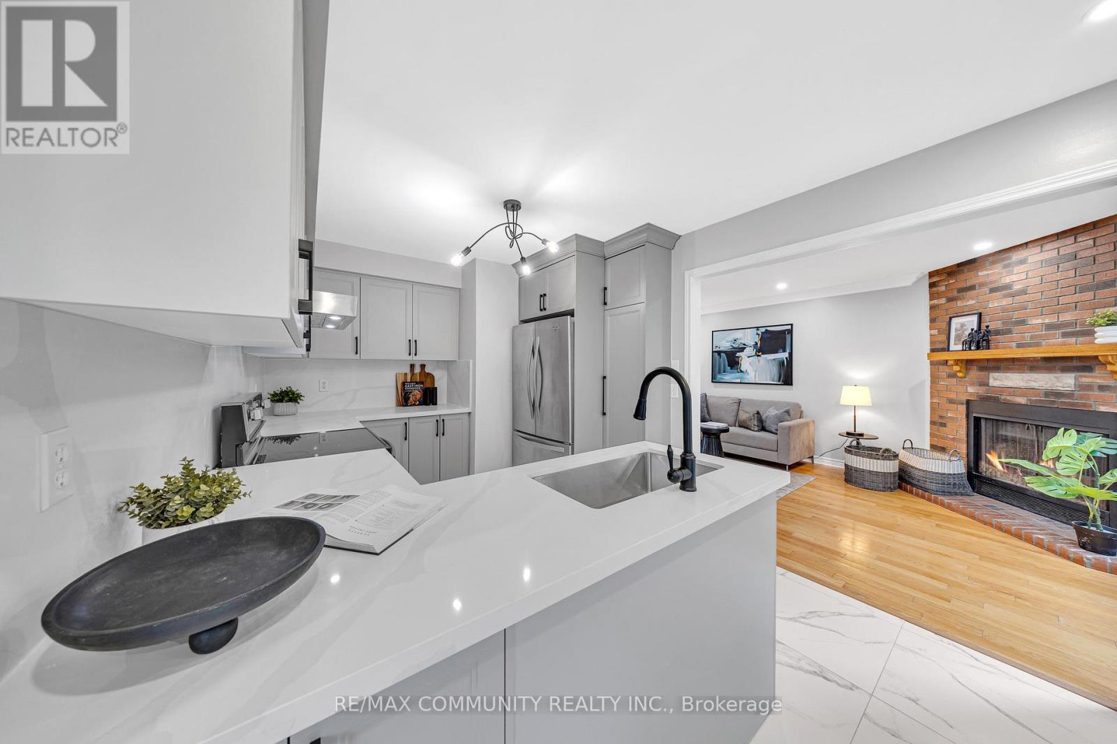 Photo 26 of 71 Nightstar Drive, Richmond Hill ON