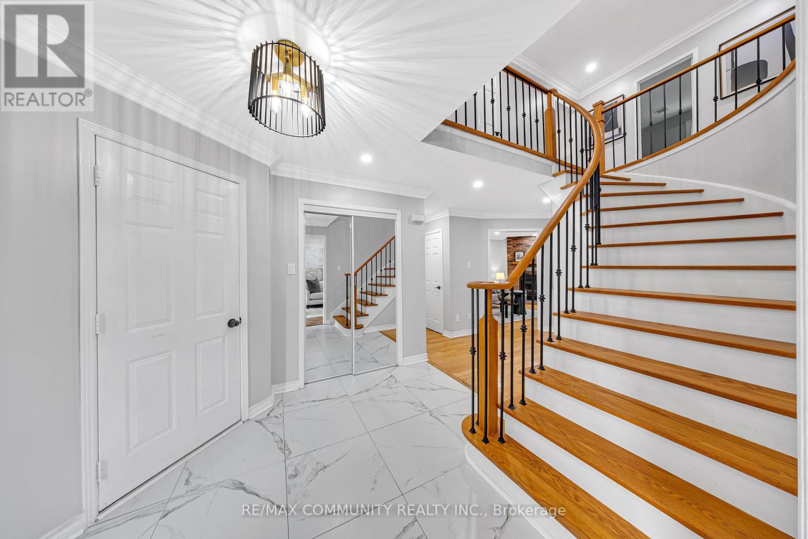 Photo 33 of 71 Nightstar Drive, Richmond Hill ON