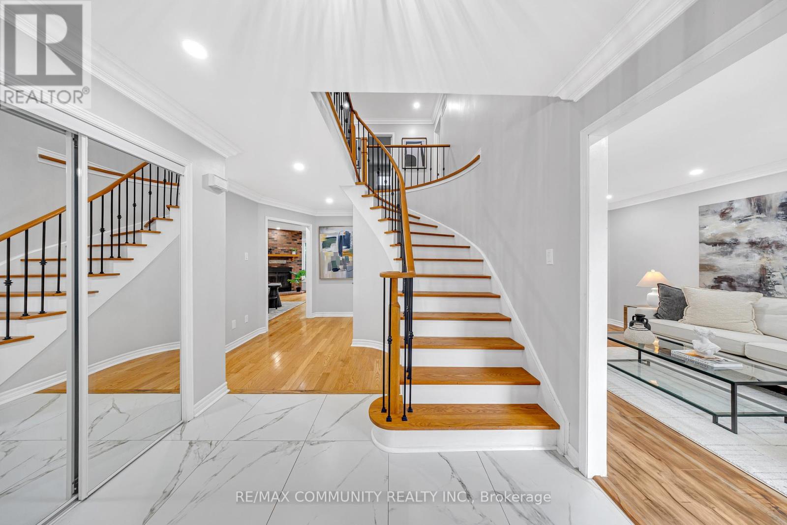 Photo 34 of 71 Nightstar Drive, Richmond Hill ON