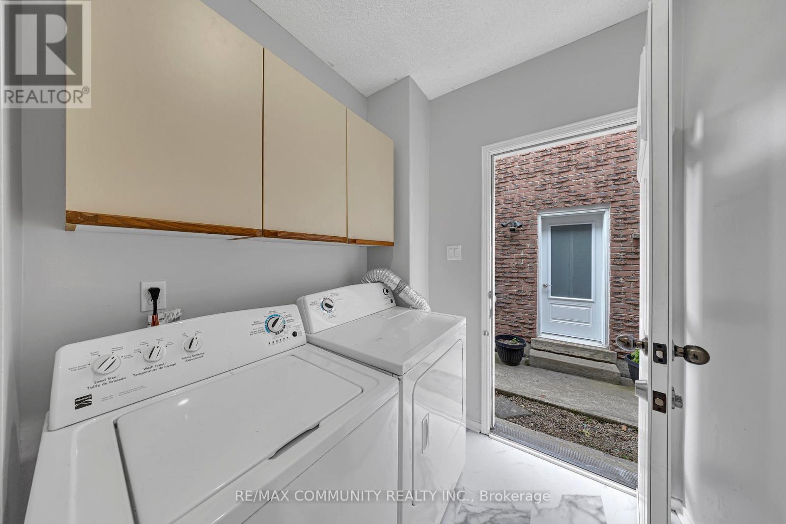 Photo 38 of 71 Nightstar Drive, Richmond Hill ON