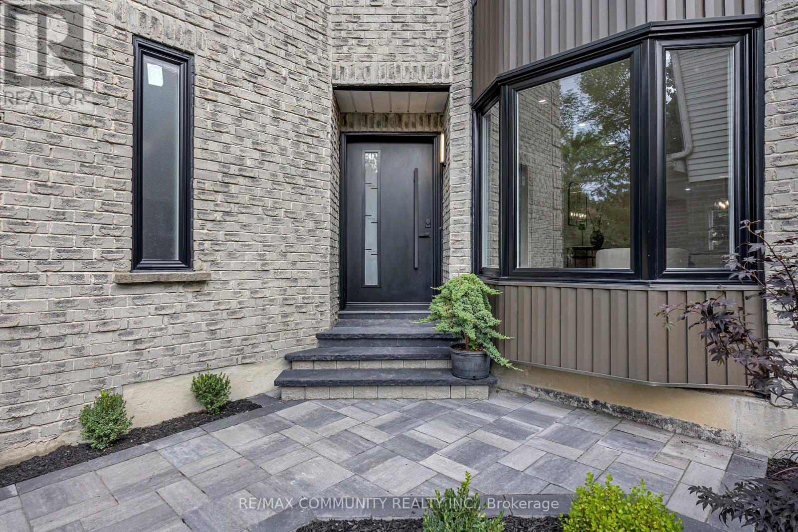 Photo 41 of 71 Nightstar Drive, Richmond Hill ON
