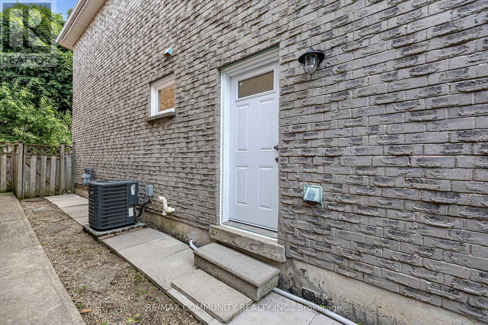 Photo 44 of 71 Nightstar Drive, Richmond Hill ON