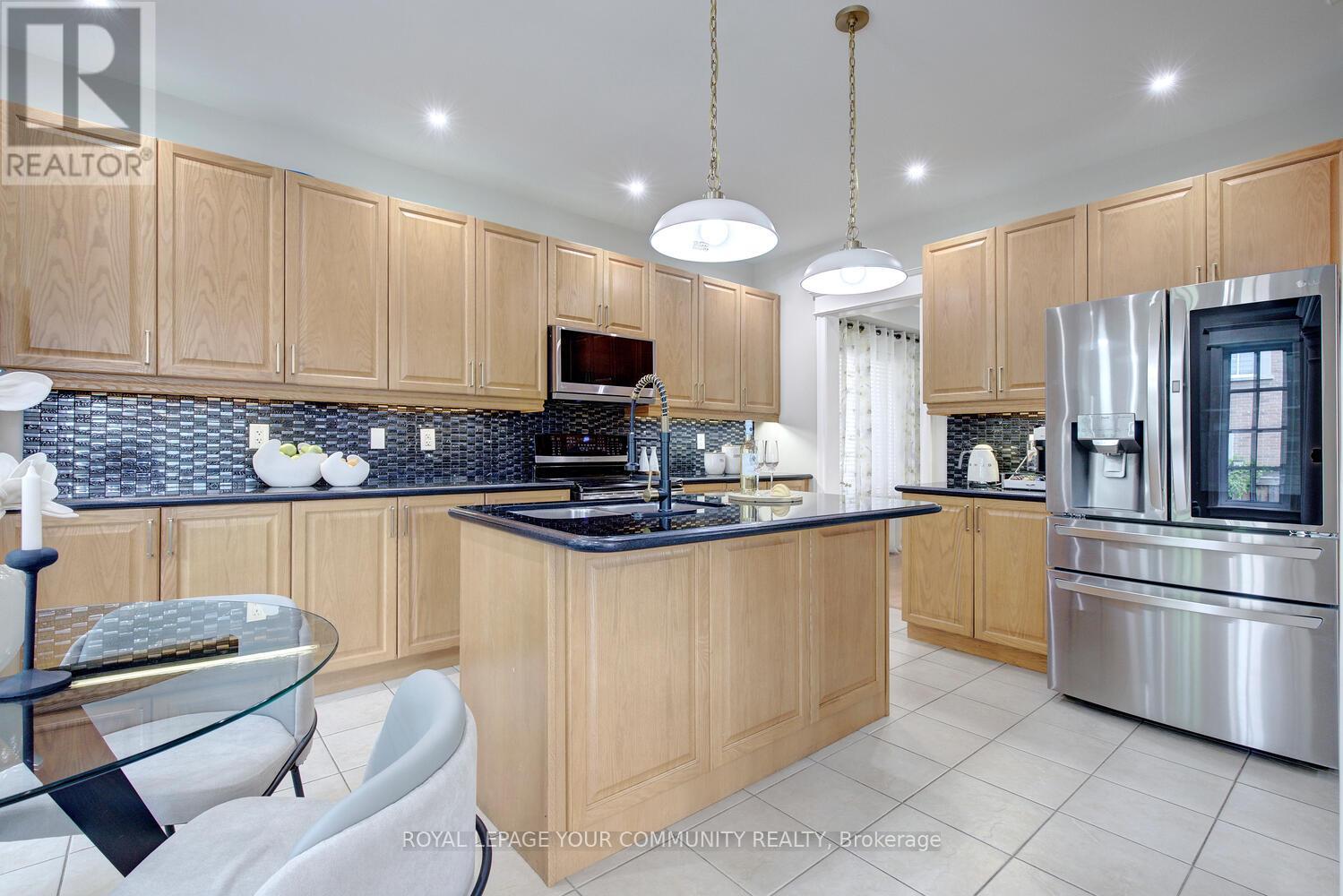 Photo 18 of 2 Aegis Drive, Vaughan ON