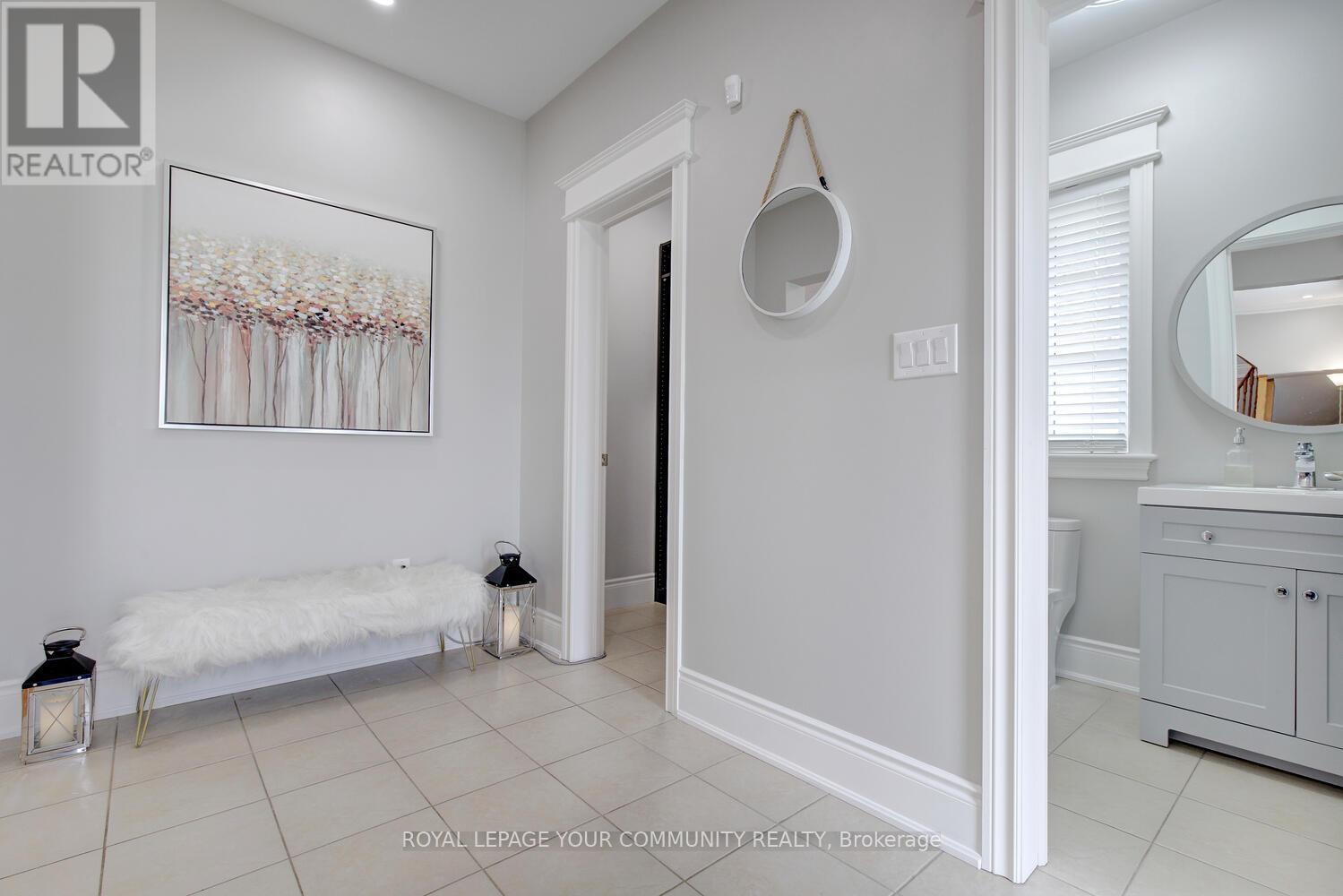 Photo 4 of 2 Aegis Drive, Vaughan ON