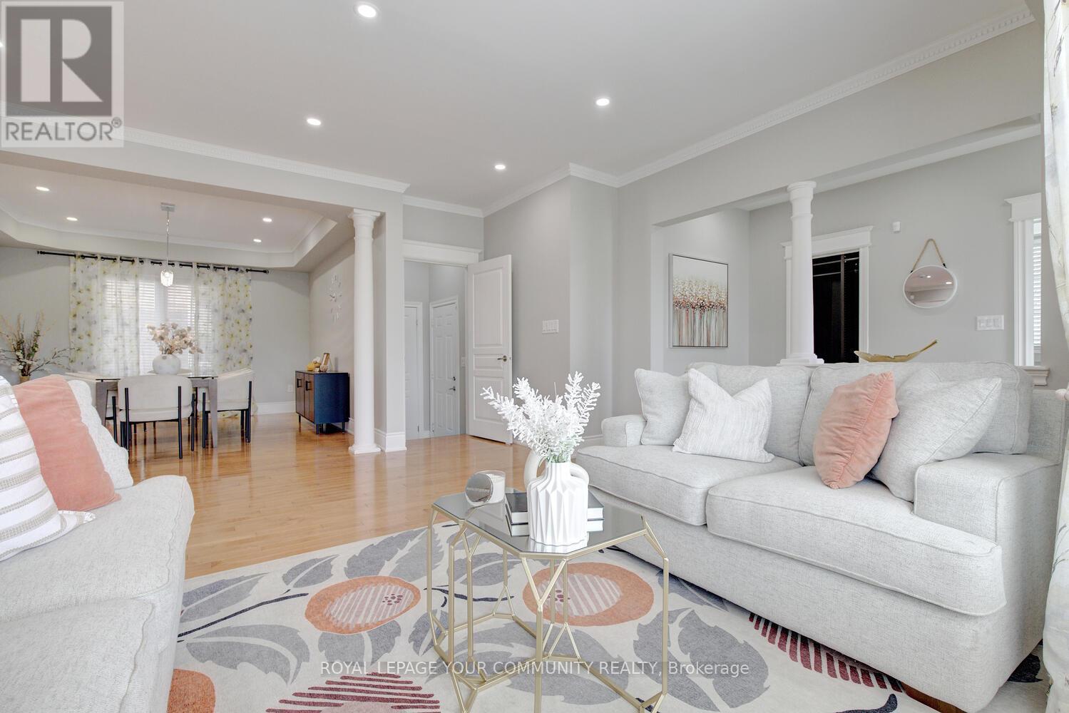 Photo 8 of 2 Aegis Drive, Vaughan ON