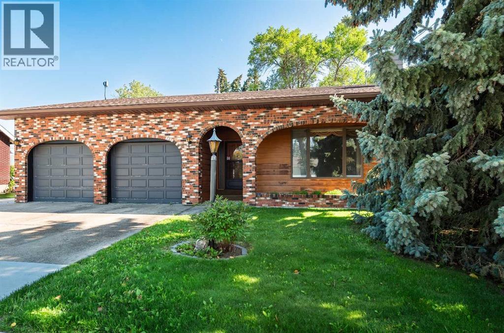 Photo 1 of 729 1 Street Ne, Three Hills AB