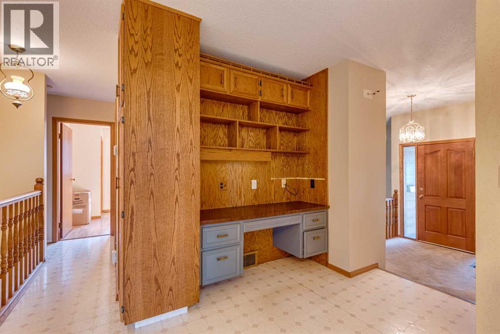 Photo 8 of 729 1 Street Ne, Three Hills AB