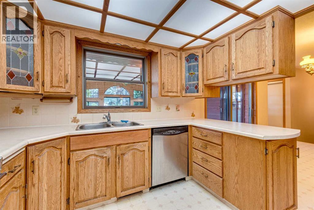 Photo 16 of 729 1 Street Ne, Three Hills AB