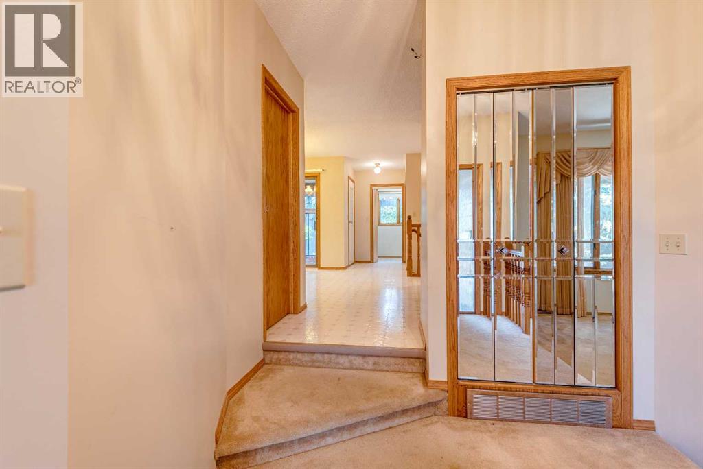 Photo 5 of 729 1 Street Ne, Three Hills AB