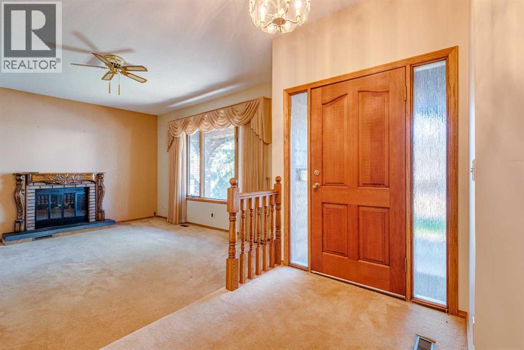 Photo 4 of 729 1 Street Ne, Three Hills AB