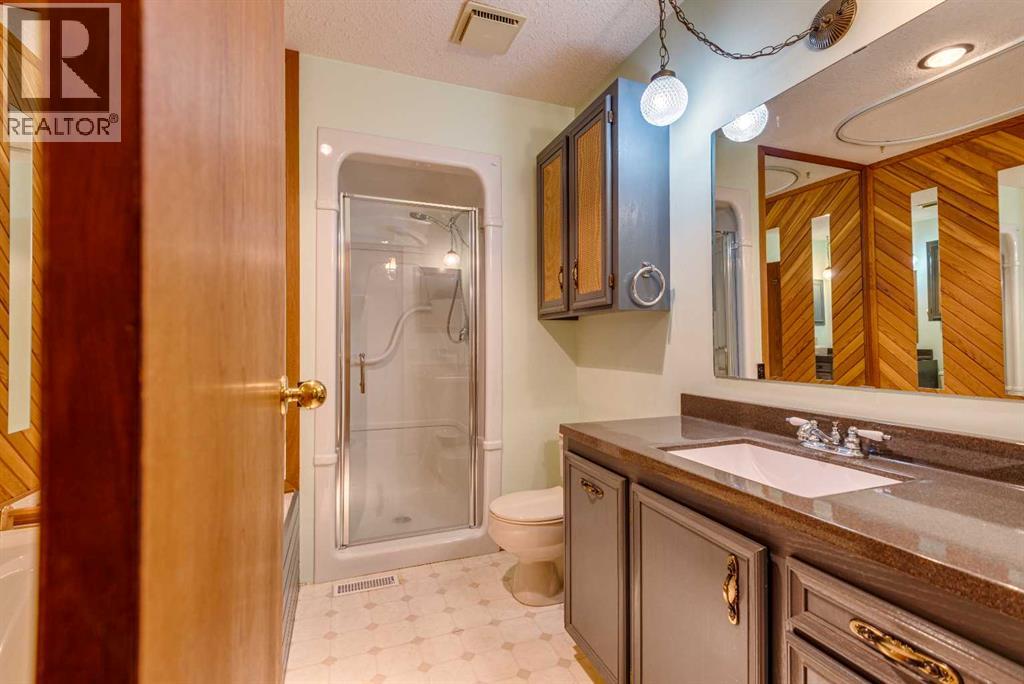Photo 17 of 729 1 Street Ne, Three Hills AB