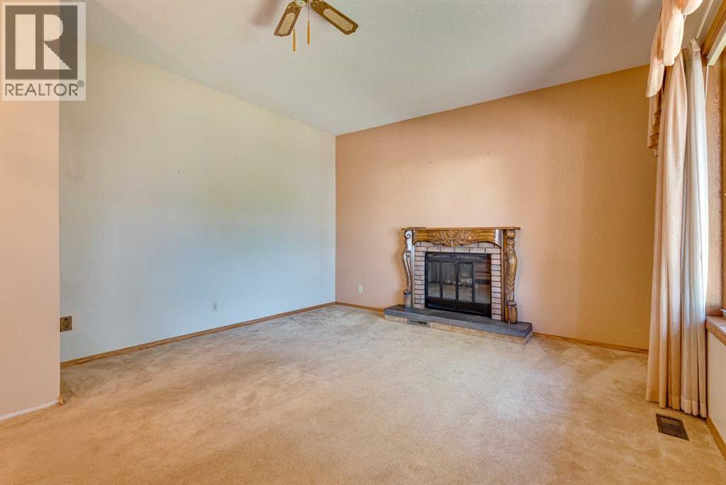 Photo 7 of 729 1 Street Ne, Three Hills AB