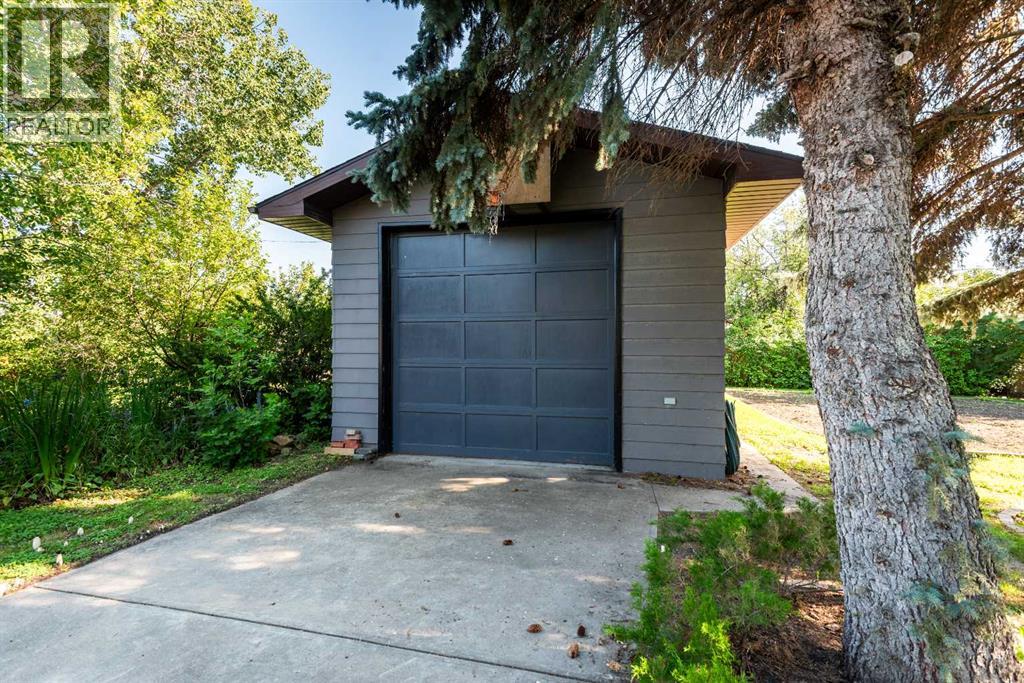 Photo 48 of 729 1 Street Ne, Three Hills AB