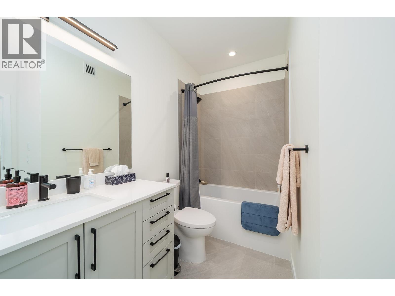 14 1979 Country Club Drive, Kelowna
