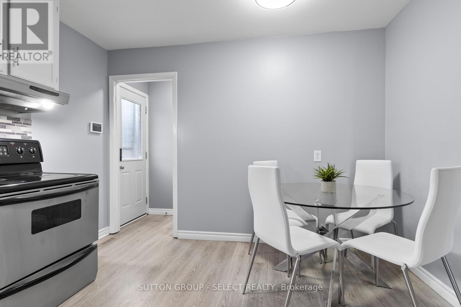 Photo 23 of 71 Dudley Crescent, London South ON
