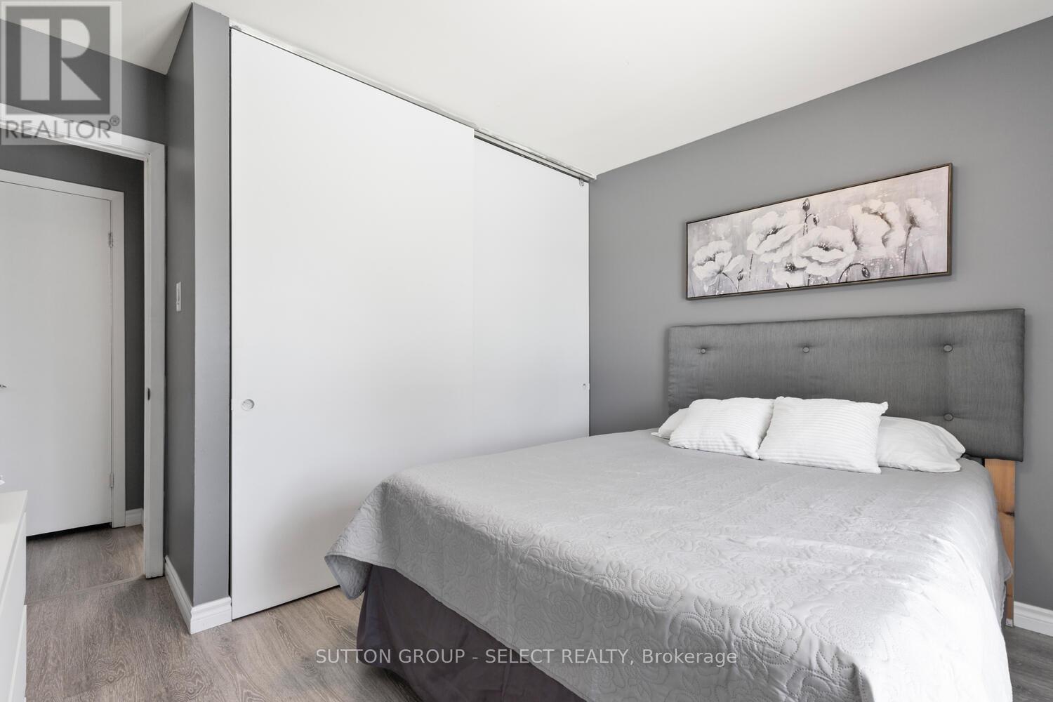 Photo 24 of 71 Dudley Crescent, London South ON