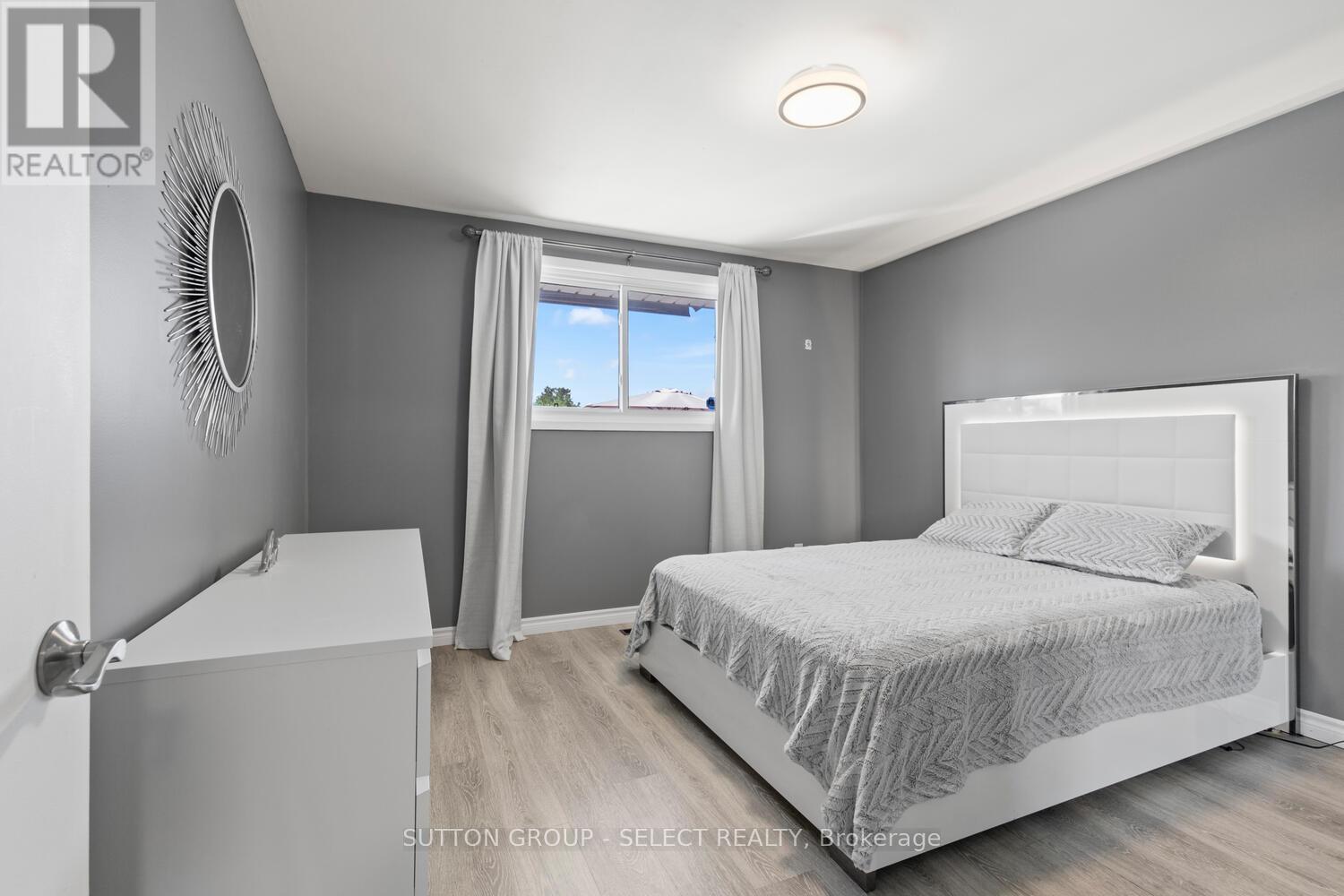 Photo 38 of 71 Dudley Crescent, London South ON