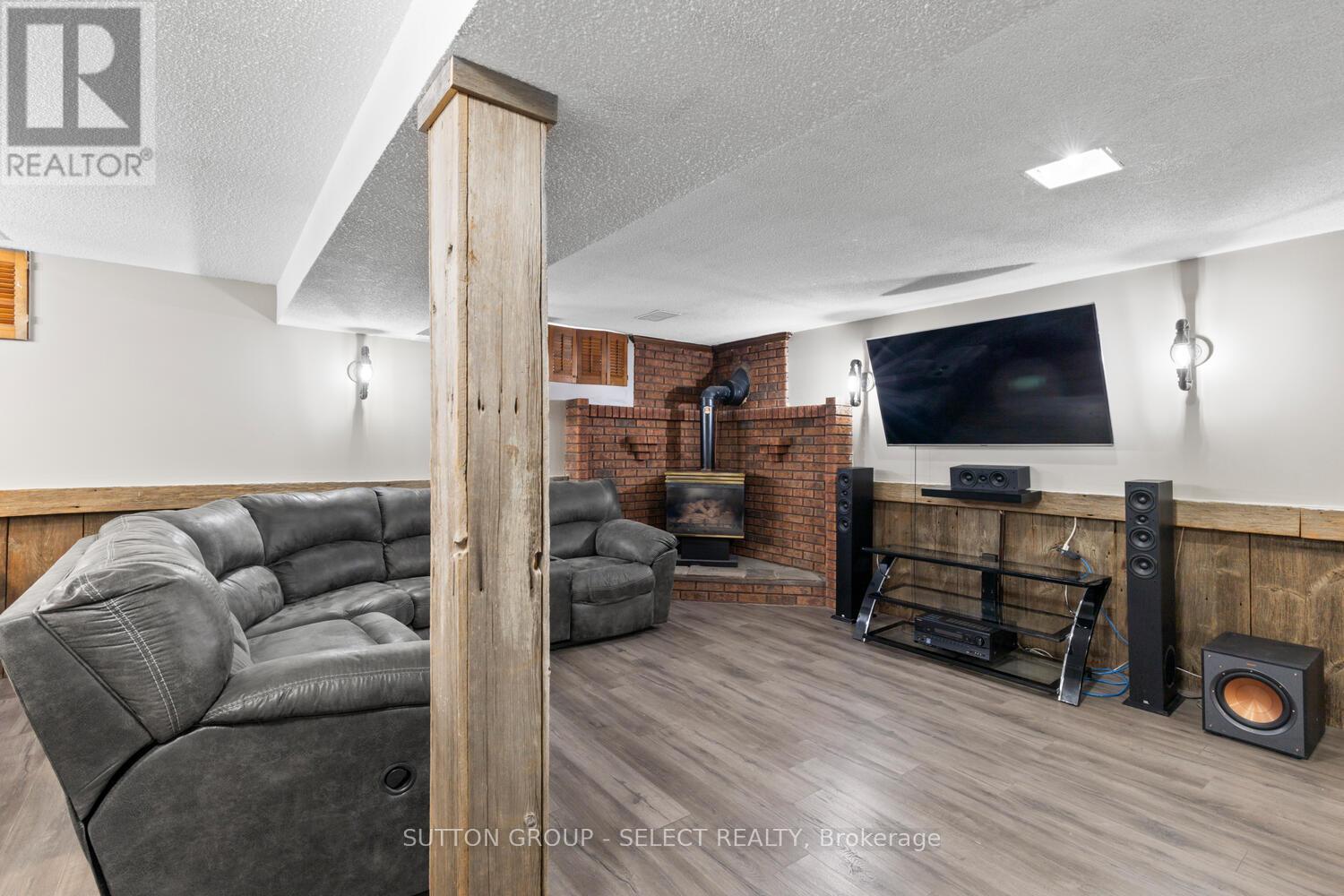 Photo 20 of 71 Dudley Crescent, London South ON
