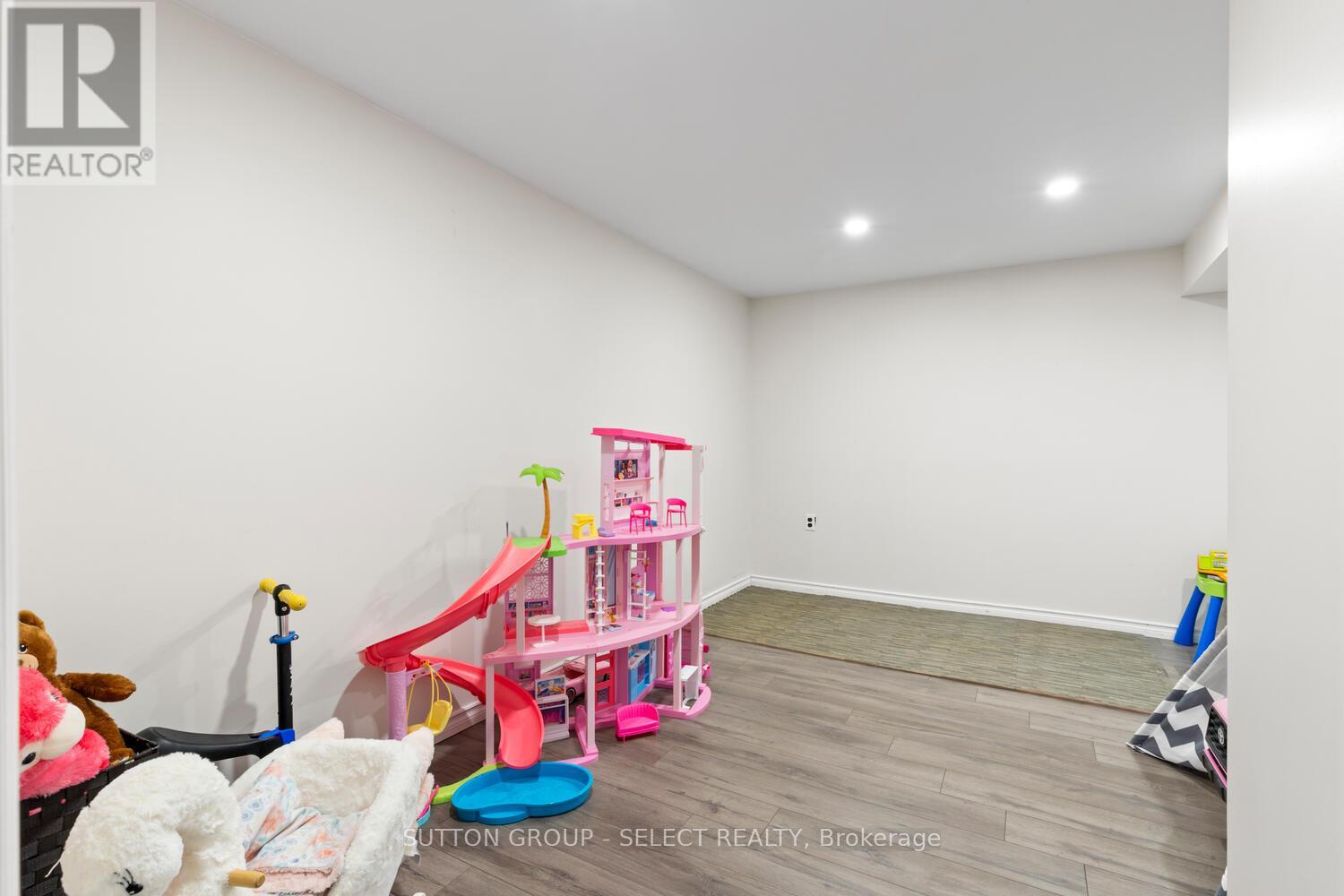 Photo 6 of 71 Dudley Crescent, London South ON