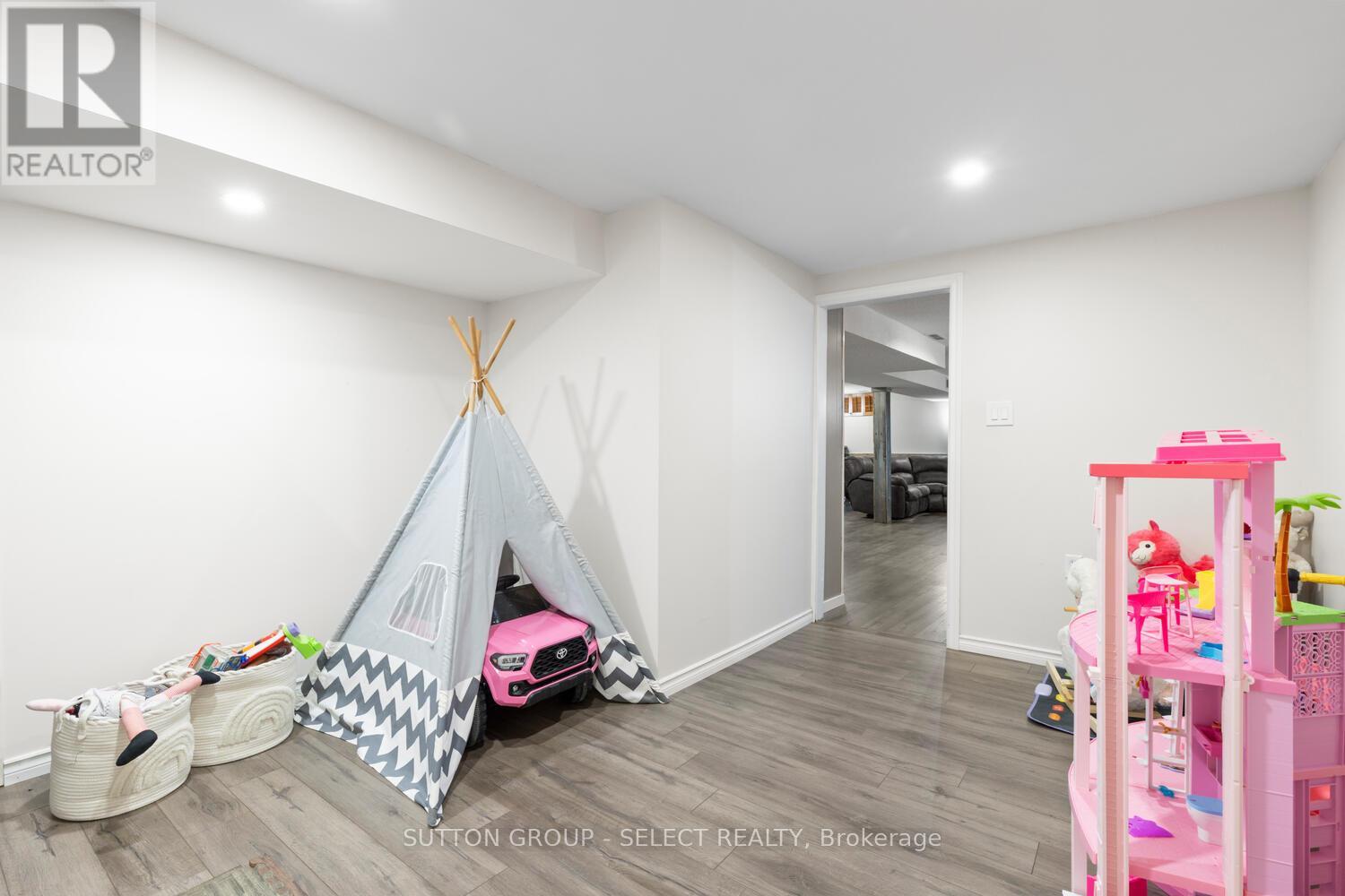 Photo 46 of 71 Dudley Crescent, London South ON