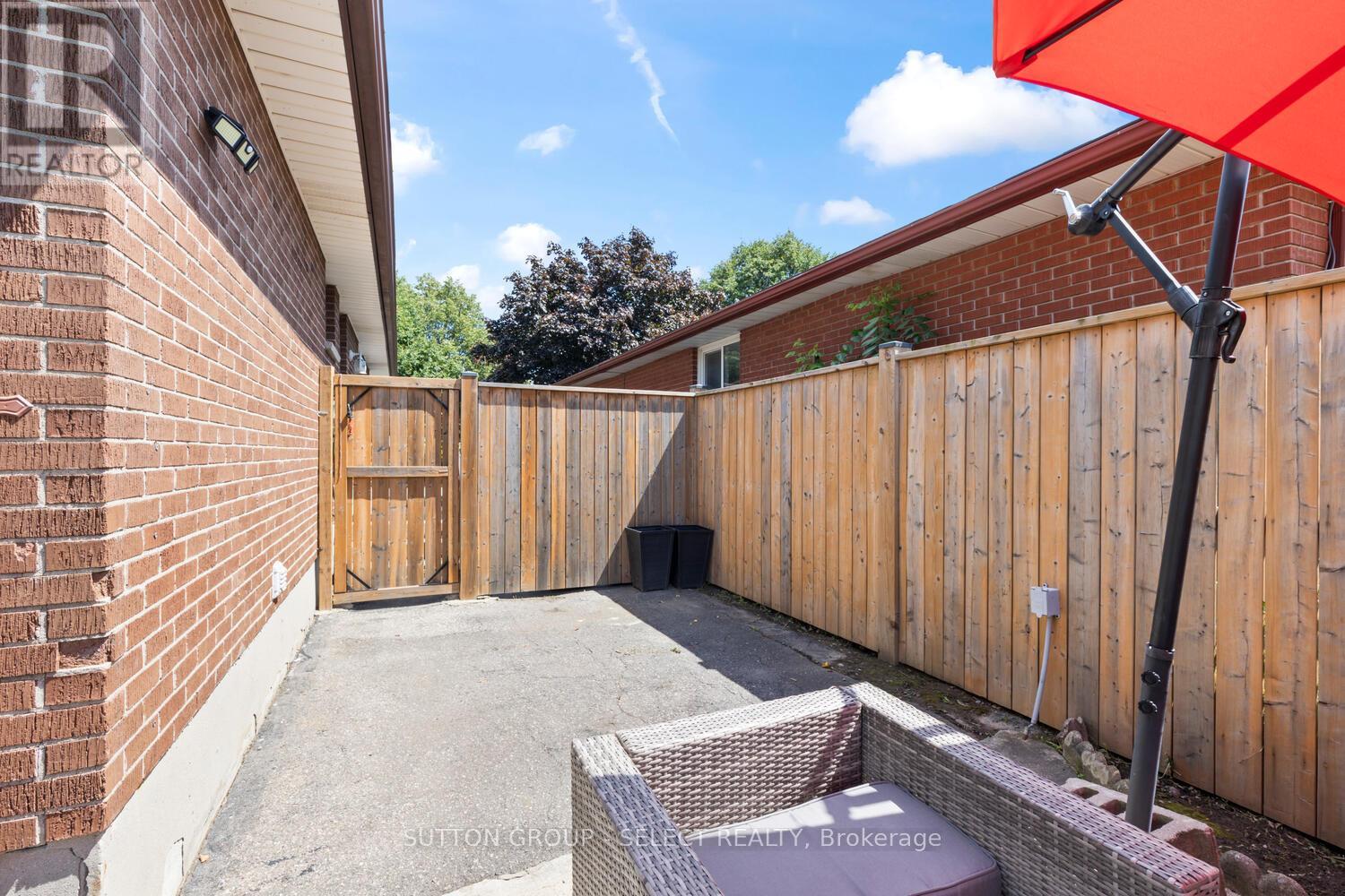 Photo 19 of 71 Dudley Crescent, London South ON