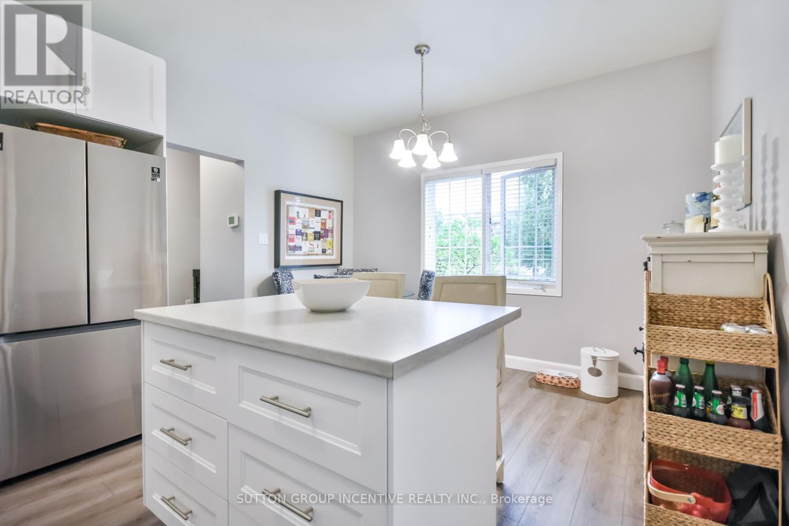 Photo 10 of 30 Bruce Crescent, Barrie ON