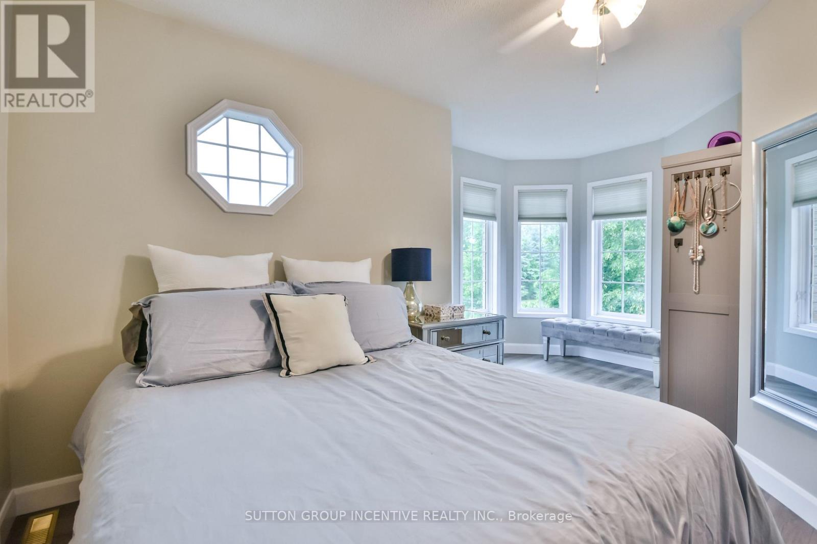 Photo 17 of 30 Bruce Crescent, Barrie ON
