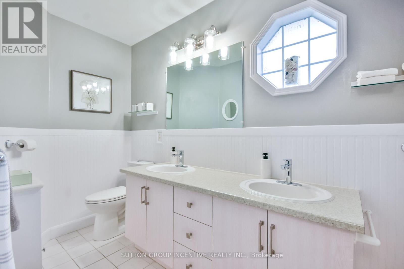 Photo 19 of 30 Bruce Crescent, Barrie ON