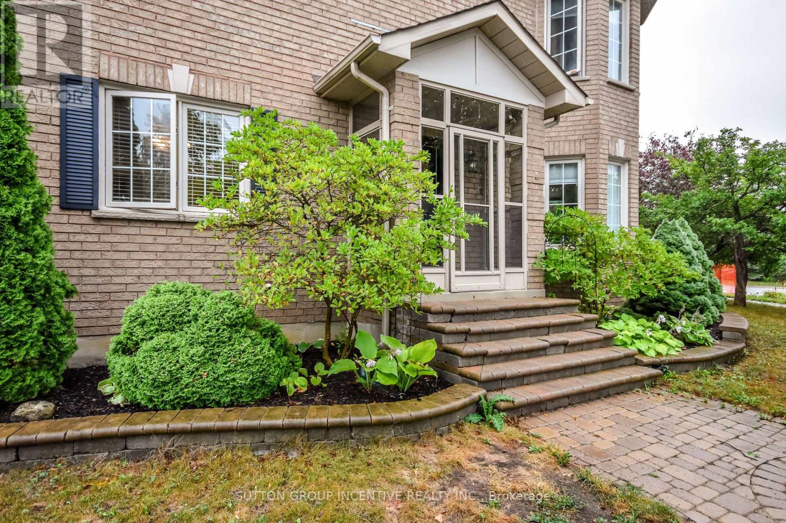 Photo 2 of 30 Bruce Crescent, Barrie ON