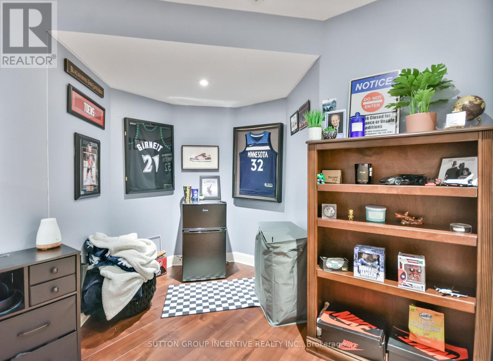 Photo 25 of 30 Bruce Crescent, Barrie ON