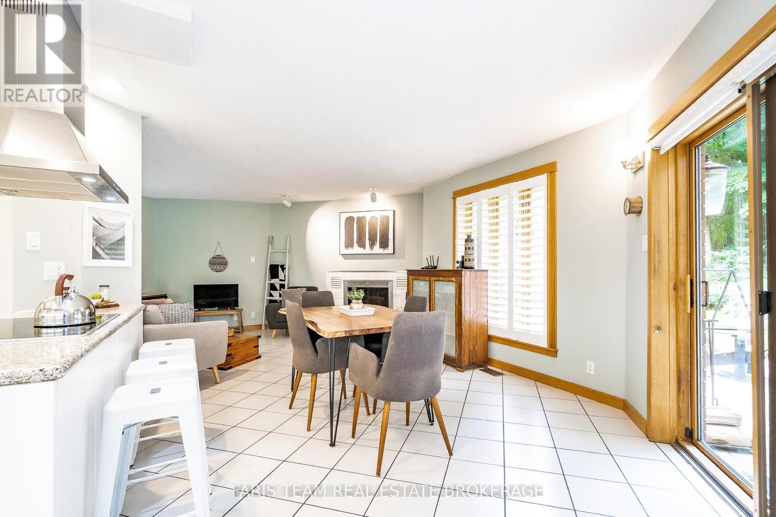 Photo 10 of 903 Victoria Street, Midland ON