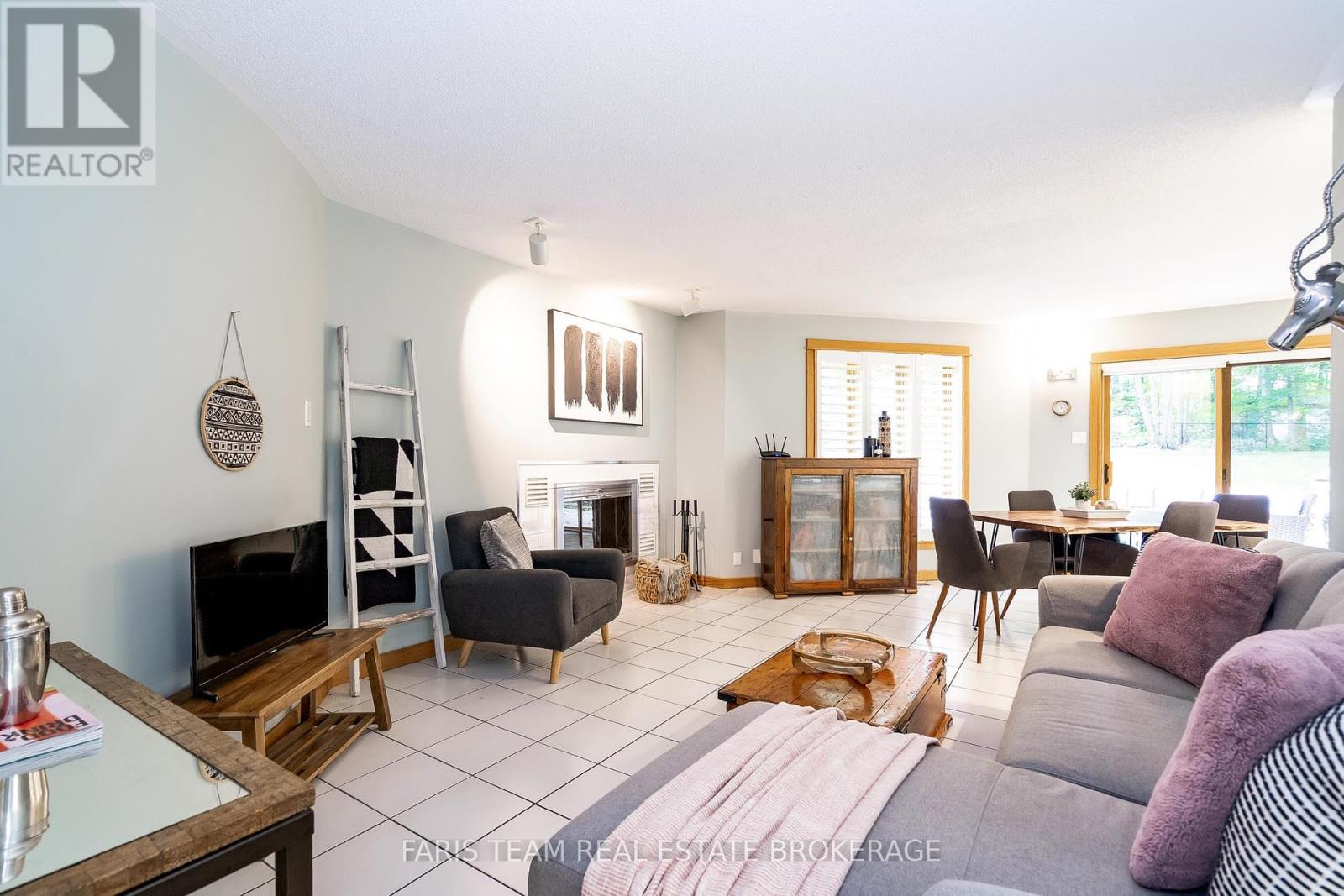 Photo 12 of 903 Victoria Street, Midland ON