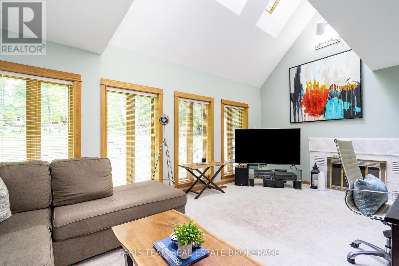 Photo 13 of 903 Victoria Street, Midland ON