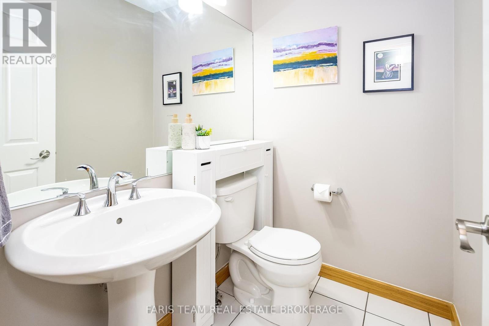 Photo 21 of 903 Victoria Street, Midland ON