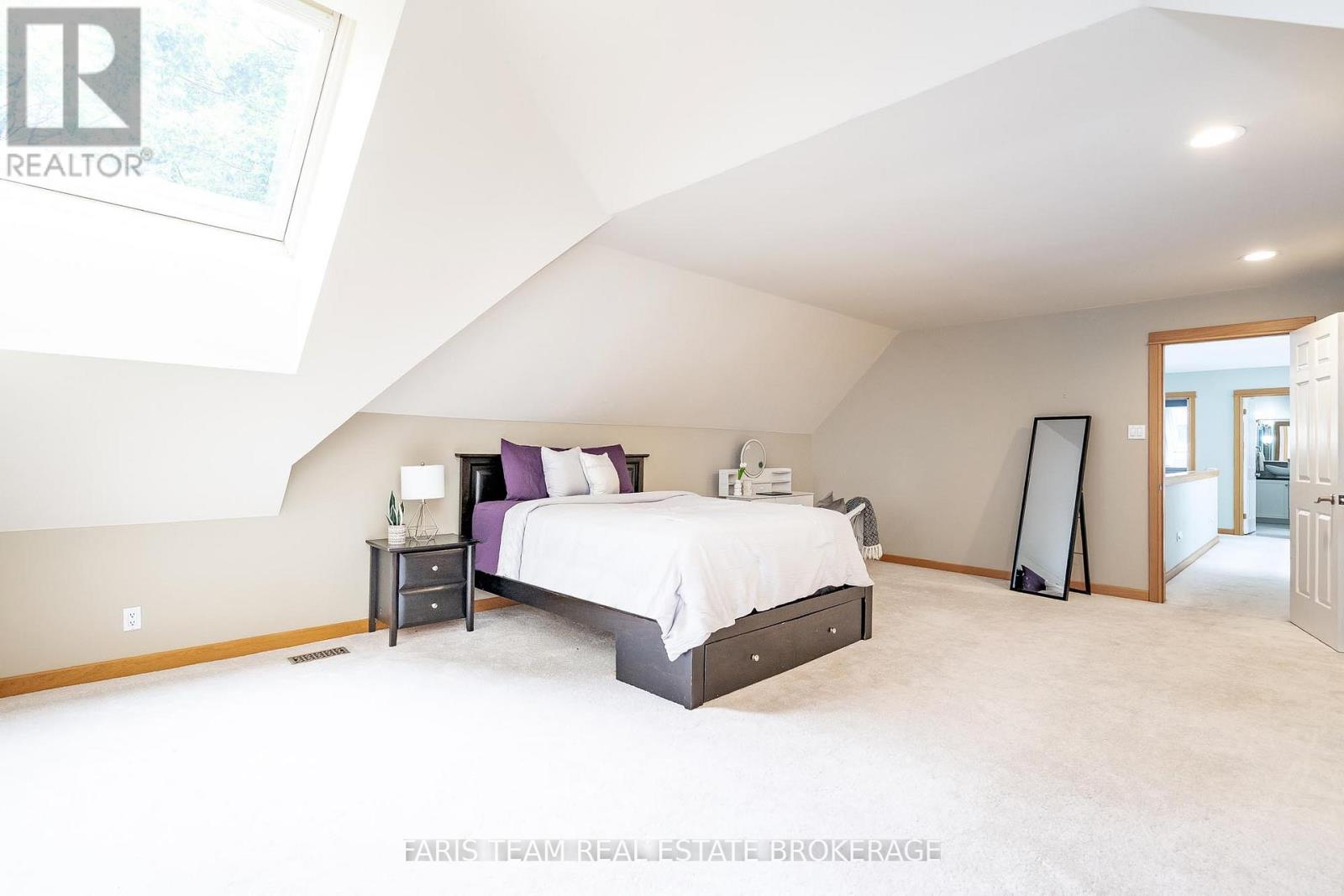 Photo 23 of 903 Victoria Street, Midland ON