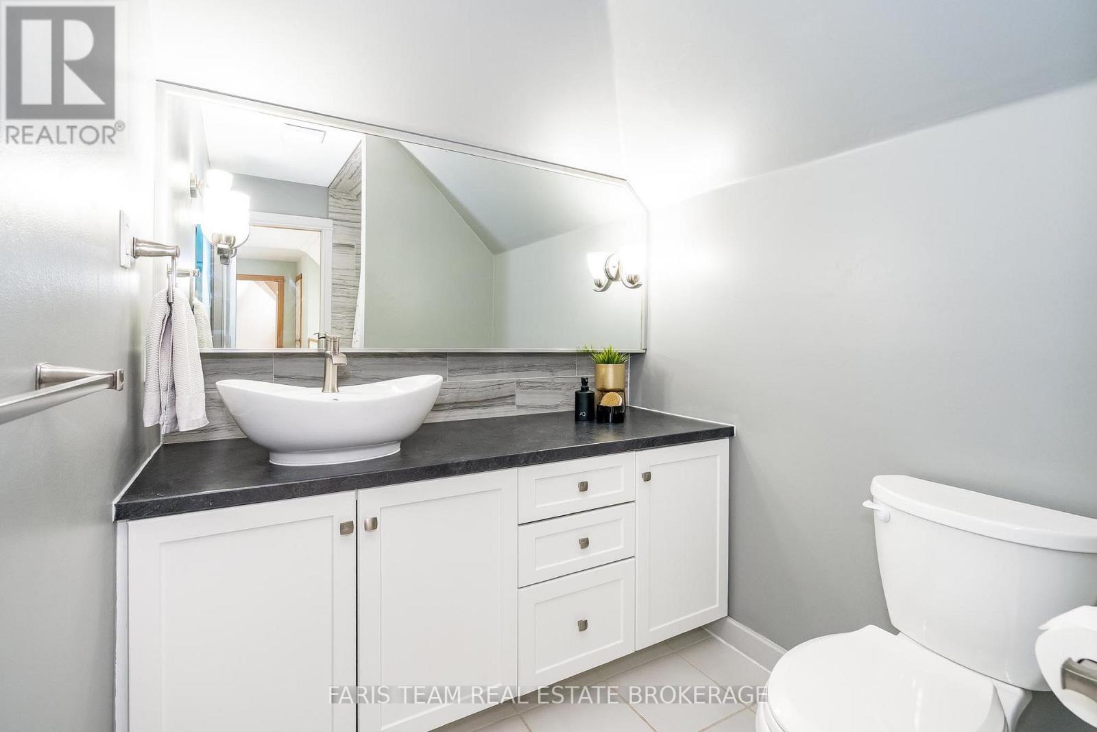 Photo 27 of 903 Victoria Street, Midland ON