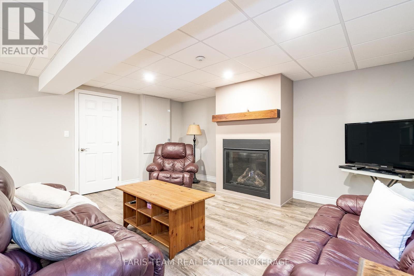 Photo 32 of 903 Victoria Street, Midland ON