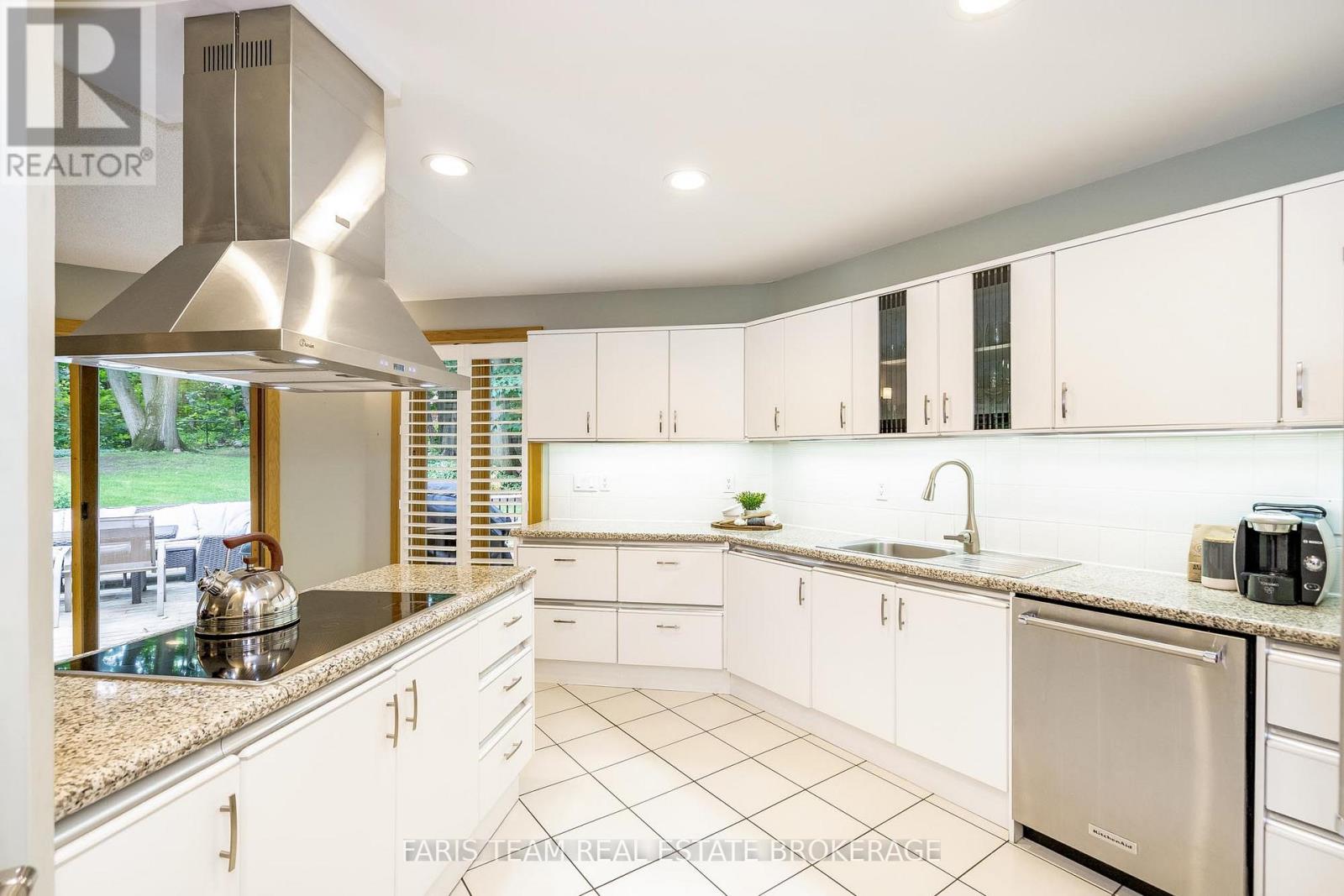 Photo 8 of 903 Victoria Street, Midland ON