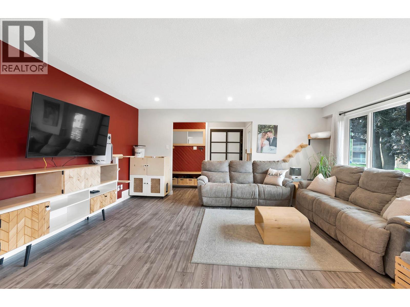 Photo 9 of 259 Beach Avenue, Kamloops BC