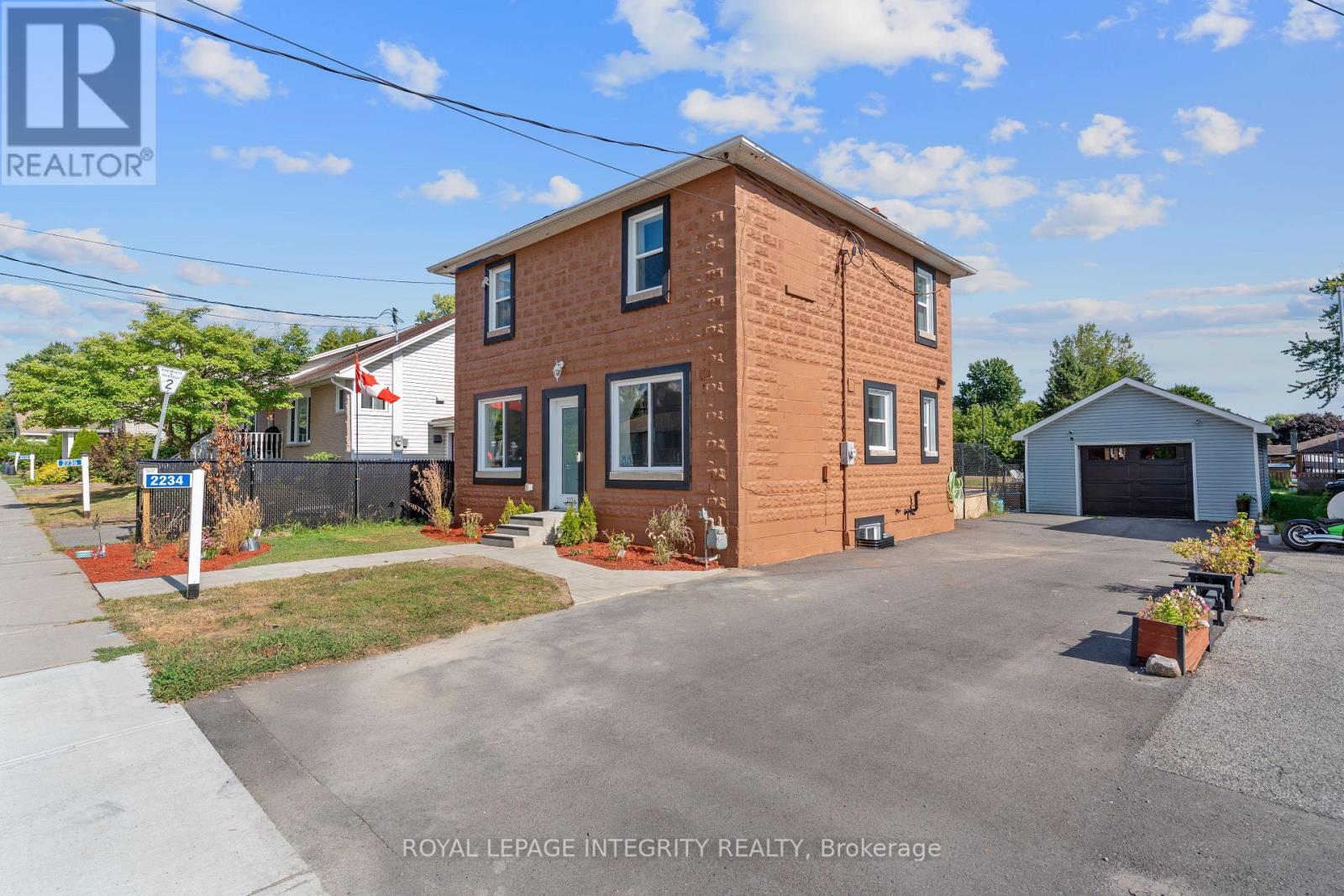 Photo 2 of 2234 Laval Street, Clarencerockland ON