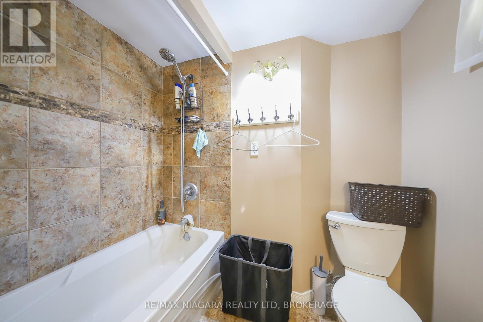 Photo 12 of 30 Garfield Lane, St Catharines ON