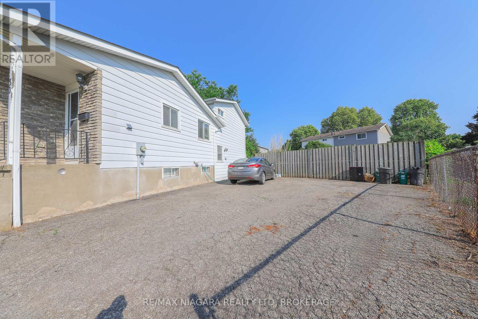 Photo 14 of 30 Garfield Lane, St Catharines ON