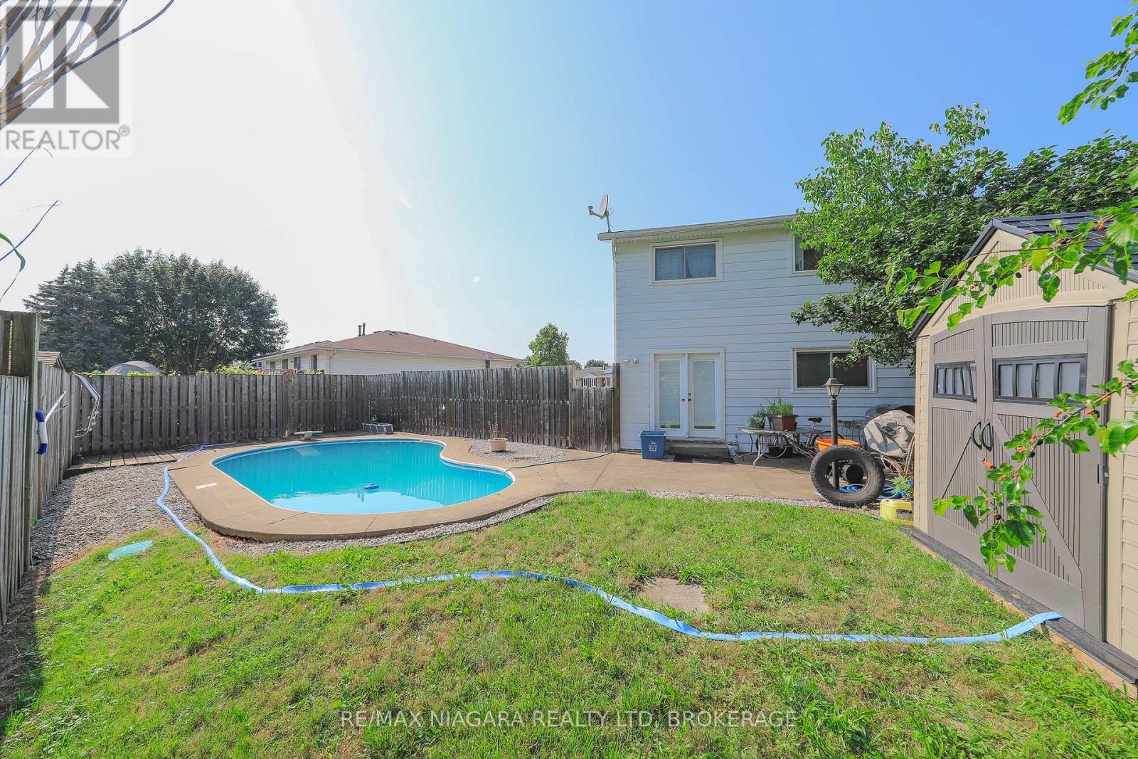 Photo 15 of 30 Garfield Lane, St Catharines ON